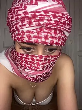 Snapshot of arabiaAna chatting on 12, 10, 2025 arabiaAna online show from 12, 10, 2025