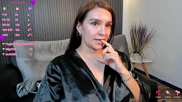 miataylorr1 online show from 13, 3, 2025