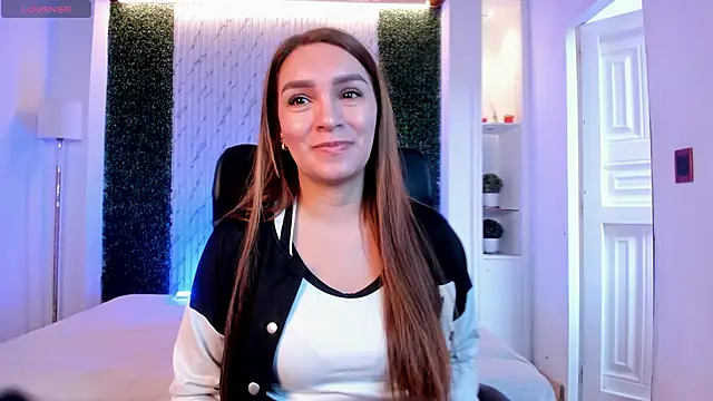 miataylorr1 online show from 12, 10, 2025