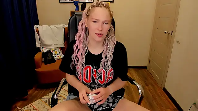  fiona Love online show from 16, 3, 2026