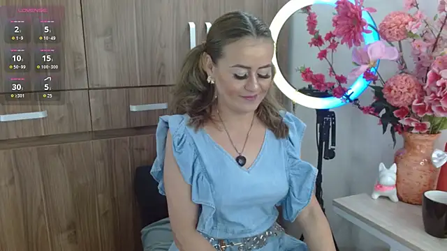 magenta maturr online show from 4, 11, 2025