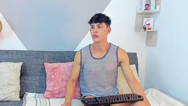 Snapshot of logan_thomas chatting on 10, 2, 2025 logan thomas online show from 10, 2, 2025