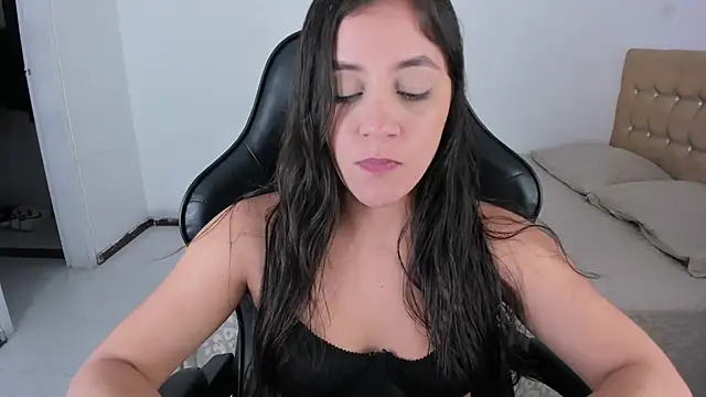 EmmaGrace1999 online show from 22, 3, 2026