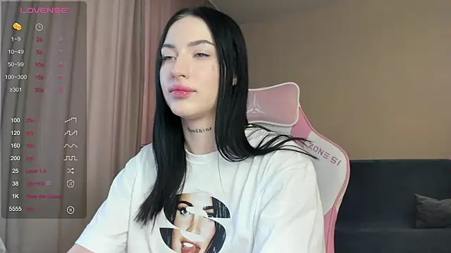 JenniferQueen11 online show from 19, 1, 2025