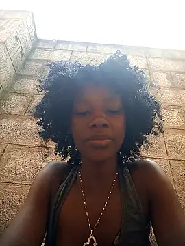 Snapshot of Petite_li chatting on 28, 11, 2025 Petite li online show from 28, 11, 2025