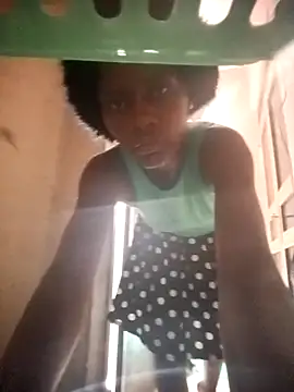 Snapshot of Petite_li chatting on 4, 12, 2025 Petite li online show from 4, 12, 2025