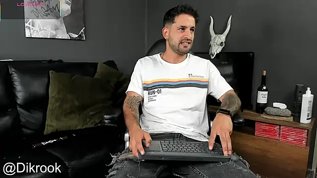 Snapshot of Davevilboy chatting on 28, 1, 2025 Davevilboy online show from 28, 1, 2025