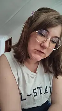 Snapshot of HunnyyLove chatting on 13, 10, 2025 HunnyyLove online show from 13, 10, 2025