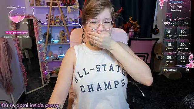 Snapshot of HunnyyLove chatting on 26, 10, 2025 HunnyyLove online show from 26, 10, 2025