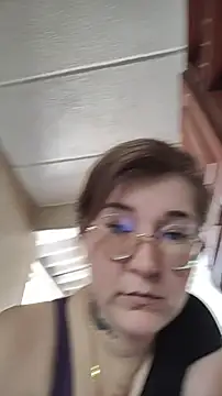 Snapshot of HunnyyLove chatting on 27, 10, 2025 HunnyyLove online show from 27, 10, 2025