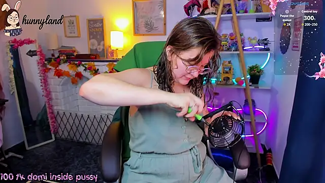 Snapshot of HunnyyLove chatting on 17, 2, 2026 HunnyyLove online show from 17, 2, 2026