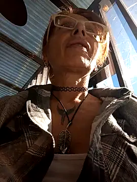 Snapshot of FrozenWaffle chatting on 22, 4, 2026 FrozenWaffle online show from 22, 4, 2026