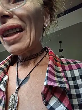 Snapshot of FrozenWaffle chatting on 15, 5, 2026 FrozenWaffle online show from 15, 5, 2026