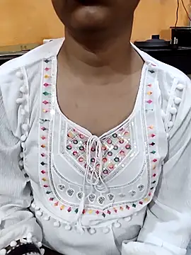 Snapshot of Diya_143 chatting on 16, 2, 2025 Diya 143 online show from 16, 2, 2025