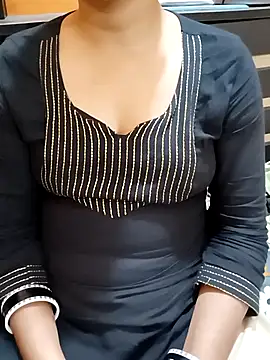 Snapshot of Diya_143 chatting on 4, 3, 2025 Diya 143 online show from 4, 3, 2025