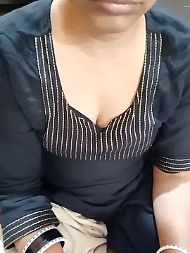 Snapshot of Diya_143 chatting on 4, 3, 2025 Diya 143 online show from 4, 3, 2025
