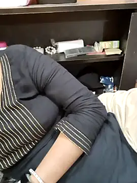 Snapshot of Diya_143 chatting on 4, 3, 2025 Diya 143 online show from 4, 3, 2025