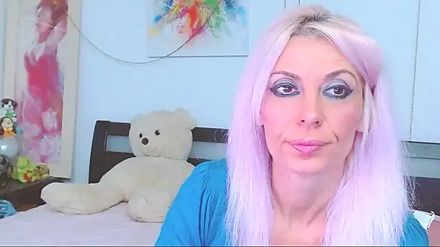 HoneyLara online show from 17, 10, 2025