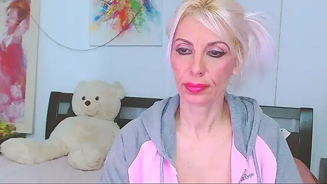 HoneyLara online show from 19, 11, 2025