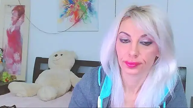 HoneyLara online show from 13, 1, 2026