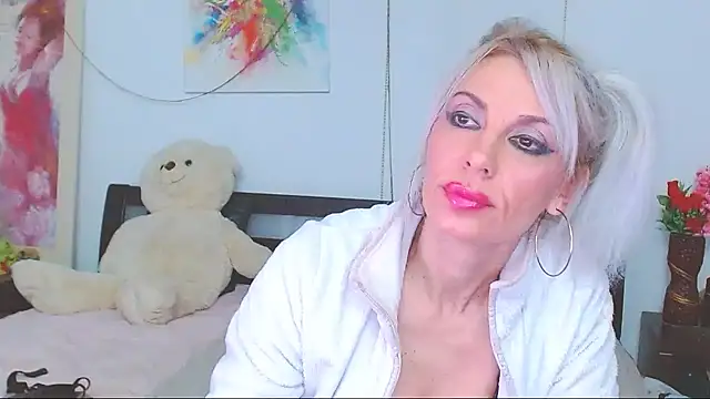 HoneyLara online show from 8, 2, 2026