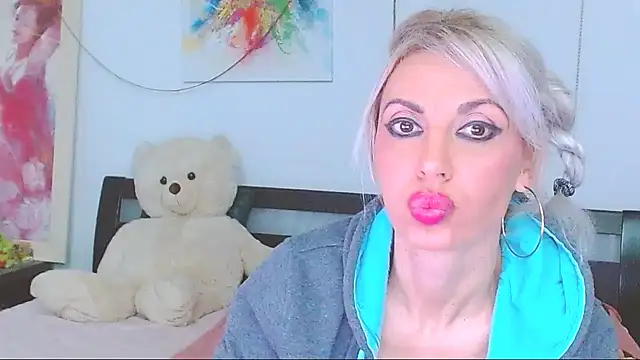 HoneyLara online show from 28, 2, 2026