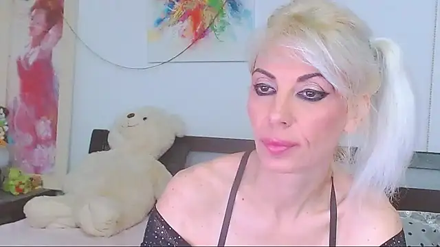Snapshot of HoneyLara chatting on 10, 5, 2026 HoneyLara online show from 10, 5, 2026