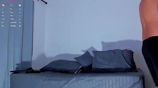 Cloudy pigDude online show from 31, 12, 2024