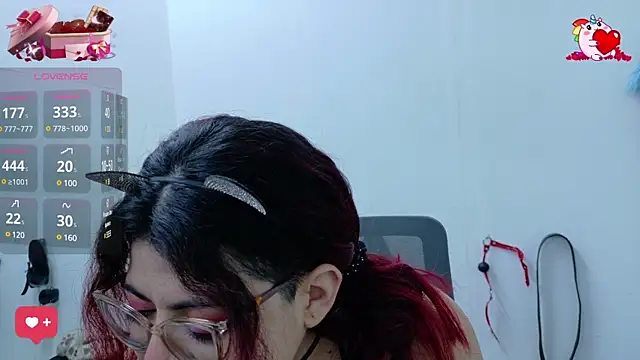 Catwhite  online show from 18, 2, 2025