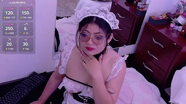 Catwhite  online show from 13, 4, 2026