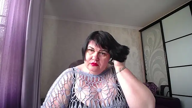 Snapshot of JuicyLady_Di chatting on 5, 6, 2026 JuicyLady Di online show from 5, 6, 2026