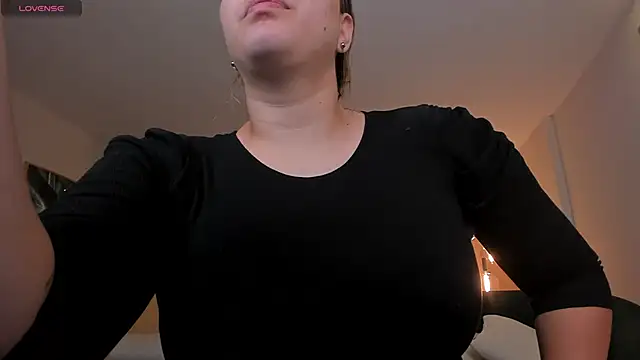 Snapshot of MartinnaBonnet chatting on 11, 2, 2025 MartinnaBonnet online show from 11, 2, 2025