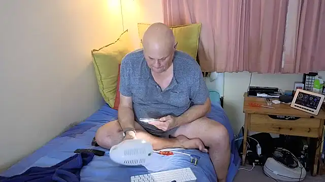 Snapshot of DaddyCumBumZA chatting on 15, 4, 2026 DaddyCumBumZA online show from 15, 4, 2026