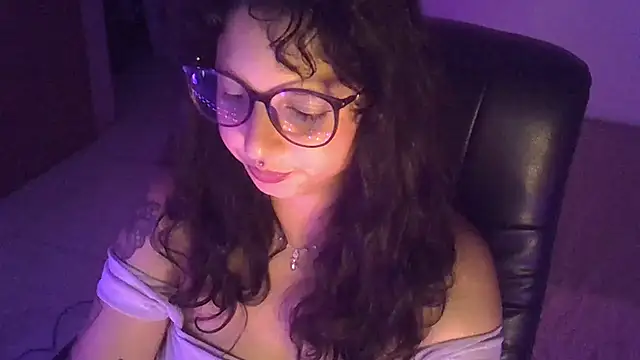 Snapshot of myamillor chatting on 18, 12, 2024 myamillor online show from 18, 12, 2024
