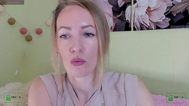 Queenymel online show from 4, 12, 2024