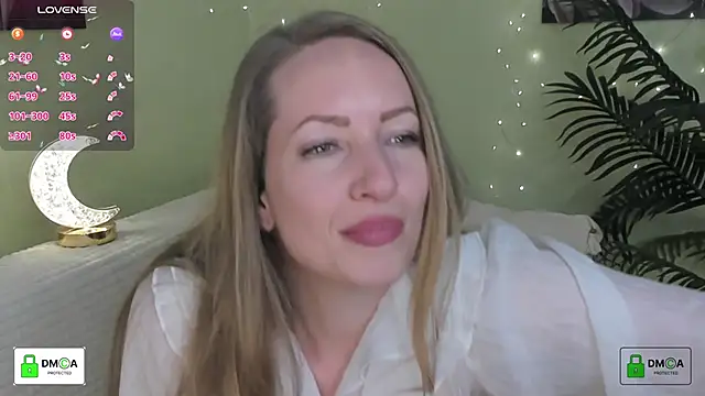 Snapshot of Queenymel chatting on 17, 6, 2026 Queenymel online show from 17, 6, 2026
