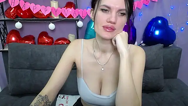 Snapshot of MilaLoona chatting on 3, 2, 2025 MilaLoona online show from 3, 2, 2025