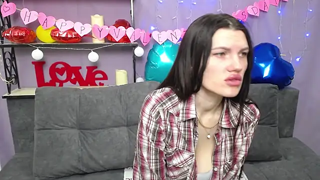 Snapshot of MilaLoona chatting on 13, 2, 2025 MilaLoona online show from 13, 2, 2025