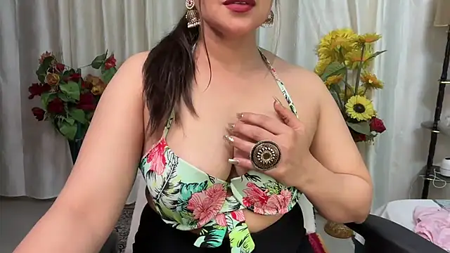 Snapshot of mahimagicdoll_DESI chatting on 13, 2, 2025 mahimagicdoll DESI online show from 13, 2, 2025