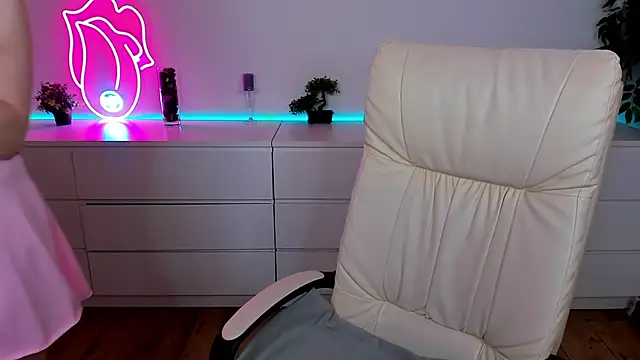 Kamilla Hot online show from 1, 3, 2025