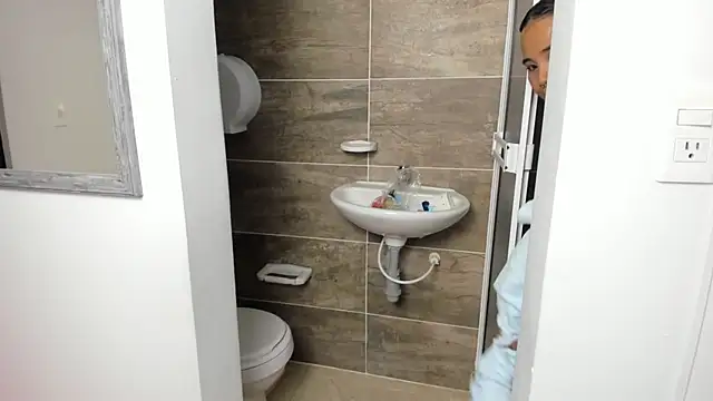 isabella florez online show from 21, 1, 2025