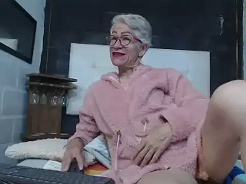 Snapshot of Miss_Monserrate chatting on 3, 12, 2024 Miss Monserrate online show from 3, 12, 2024