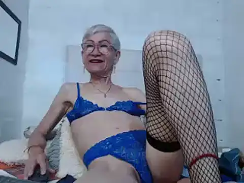 Snapshot of Miss_Monserrate chatting on 13, 12, 2024 Miss Monserrate online show from 13, 12, 2024