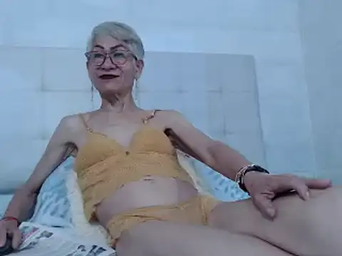Snapshot of Miss_Monserrate chatting on 10, 1, 2025 Miss Monserrate online show from 10, 1, 2025