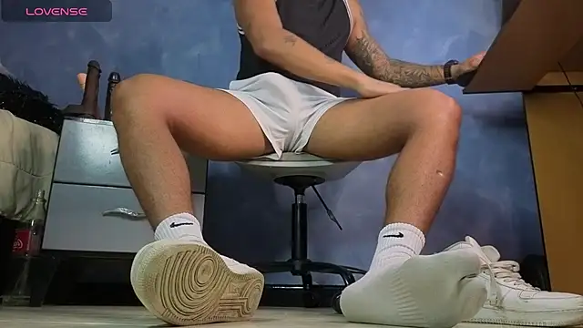 TomLover 12 online show from 10, 2, 2026