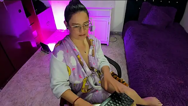 Snapshot of Violeta_hornny chatting on 5, 3, 2025 Violeta hornny online show from 5, 3, 2025