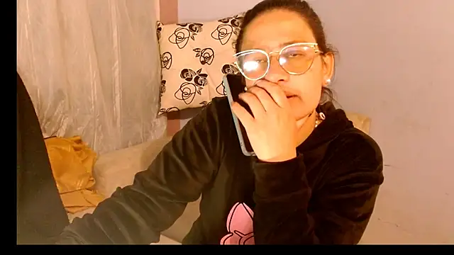 Snapshot of Violeta_hornny chatting on 3, 10, 2025 Violeta hornny online show from 3, 10, 2025