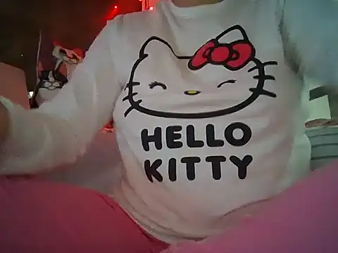 Snapshot of RealLittleRedRidingHood chatting on 5, 1, 2025 RealLittleRedRidingHood online show from 5, 1, 2025