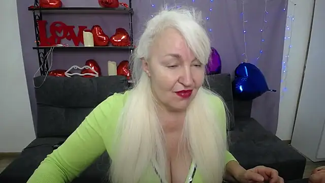 Snapshot of BlondyLeeBest chatting on 2, 3, 2025 BlondyLeeBest online show from 2, 3, 2025