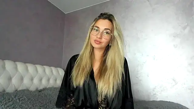 Snapshot of _DarkRose_ chatting on 28, 9, 2025 DarkRose online show from 28, 9, 2025